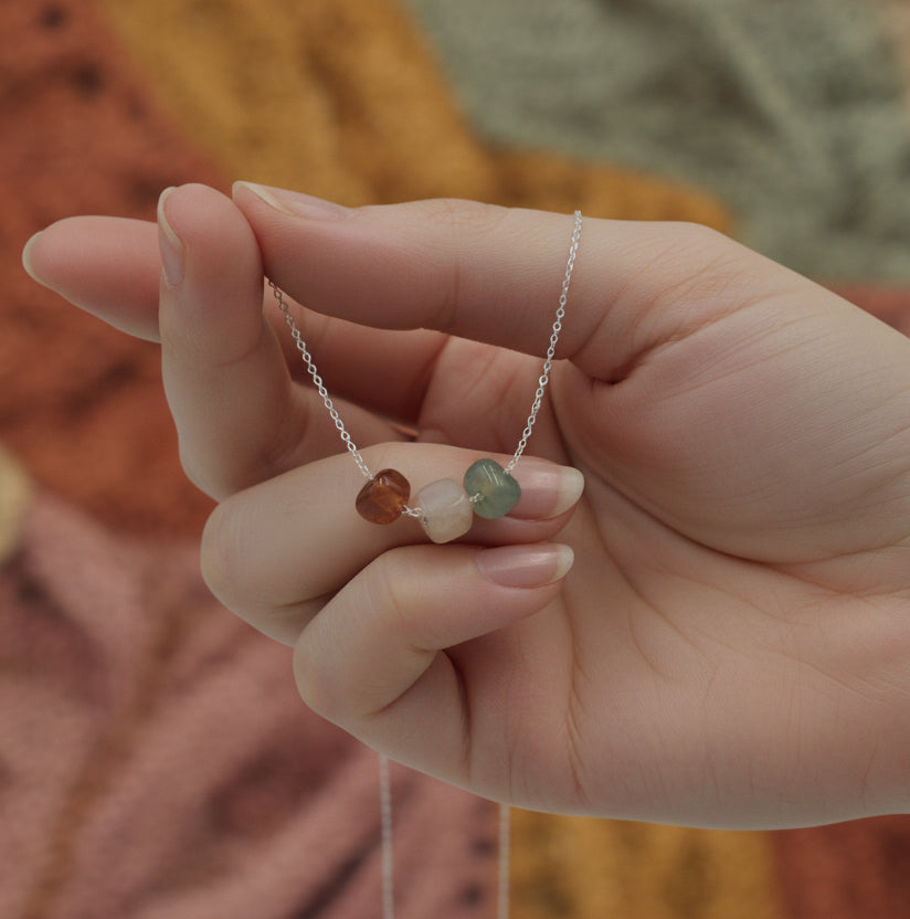 Minimalist 925 Silver Necklace with Raw Agate Stones – Natural Multi-Color Gemstone Pendant